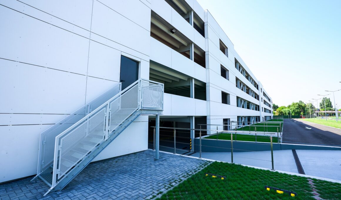 parcare Otopeni pret