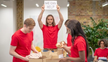 Pot personaliza tricouri pentru o gală de caritate?